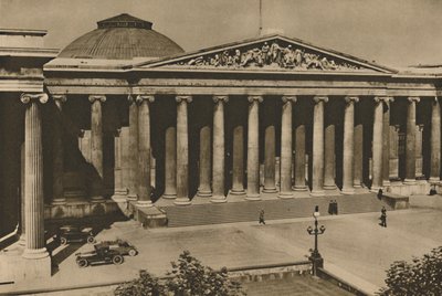 Kolonádová fronta Britského muzea na místě starého Montague House, c1935. od Donald McLeish