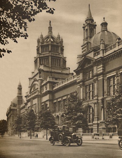 Fasáda Victoria and Albert Museum v Cromwell Road, c1935. od Donald McLeish