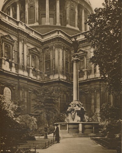 Památník v St. Pauls Hřbitov kříže zničeného The Roundheads, c1935. od Donald McLeish