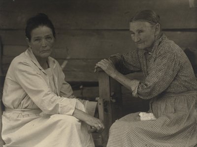[Arminda, teta Mindy Anderson Curtisová a přítelkyně], 1930-1934 (platinový tisk) od Doris Ulmann