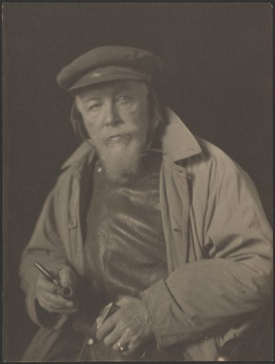 [Vousatý muž s čepicí a dýmkou (pravděpodobně starý námořní kapitán)] od Doris Ulmann