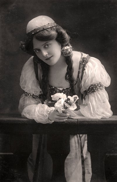 Maie Ash, herečka, 1900. od Dover Street Studios