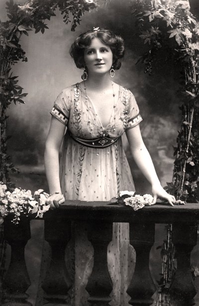 Nina Sevening, herečka, 1900. od Dover Street Studios