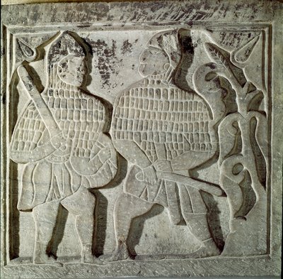 Seljukide Art (Seljukide nebo Saljuqide): nízký reliéf představující dva válečníky. Z Konya, Turecko. 13. století. Muzeum tureckého islámského umění, Istanbul od Dynasty Seljuq