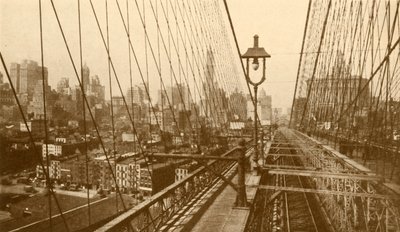 Dolní Manhattan při pohledu přes síť kabelů na visutý most v Brooklynu, c1930. od ENA