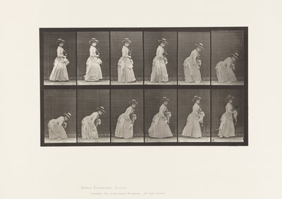 Talíř 211. Shýbání a zvedání šátku; Slunečník v levé ruce, 1885 od Eadweard Muybridge