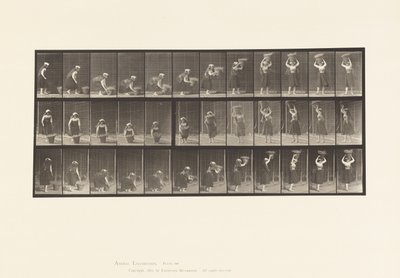 Talíř 230. Zvedání 30 lb koše ze země do hlavy, soustružení, 1885 od Eadweard Muybridge