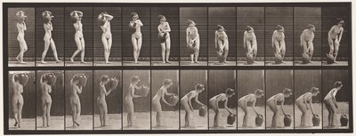 Talíř 235. Otáčení a vyjímání nádoby na vodu z ramene na zem, 1872-1885 od Eadweard Muybridge