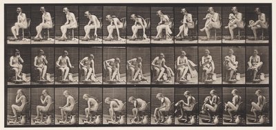 Talíř 411. Zvedání ručníku vsedě a utírání nohou, 1872-1885 od Eadweard Muybridge