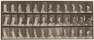 Talíř 430. Záchod; Sundání oděvu, 1872-1885 od Eadweard Muybridge