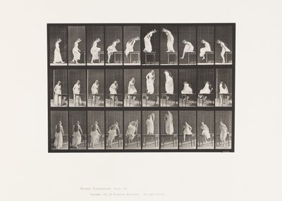 Talíř 513. Nastupování a sestupování ze stolu od Eadweard Muybridge