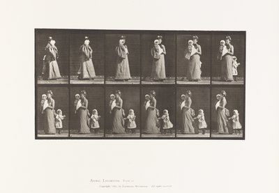 Talíř 107. Otočení k výstupu po schodech, vědro vody a koště v rukou od Eadweard Muybridge