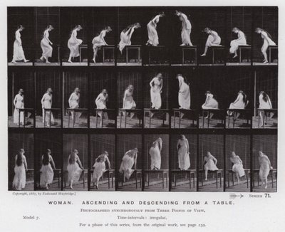 Lidská postava v pohybu: Žena stoupá a sestupuje ze stolu (černobílá fotografie) od Eadweard Muybridge