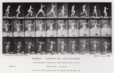 Lidská postava v pohybu: Žena, skákající na „nástupních kamenech“ (černobílá fotografie) od Eadweard Muybridge