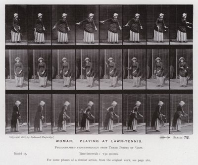 Lidská postava v pohybu: Žena, hrající na trávníku (černobílá fotografie) od Eadweard Muybridge