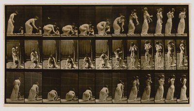 Žena zvedající a nesoucí dítě, z knihy Pohyb zvířat od Eadweard Muybridge
