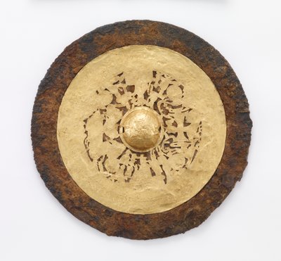 Zrcadlo s královnou matkou Západu (Xiwangmu) a vévodou otcem Východu (Dongwanggong), 25-220 (železo se zlatým plechem a stopami hedvábí) od Eastern Han Dynasty Chinese School
