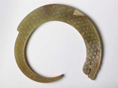 Přívěsek v podobě vlnícího se draka (nefrit) od Eastern Zhou Dynasty Chinese School