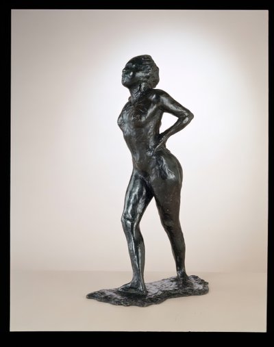 Tanečnice v klidu, ruce v bok, pravá noha vpřed, c. 1881-1890 obsazení 1919-1925. od Edgar Degas