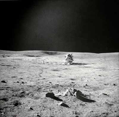 Apollo 14 EVA View, měsíční povrch, 1971. od Edgar Mitchell