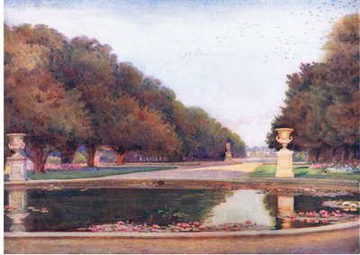 The Long Water, Hampton Court, z The Gardens of England: In the Southern and Western Counties vydané The Studio od Edith Helena Adie