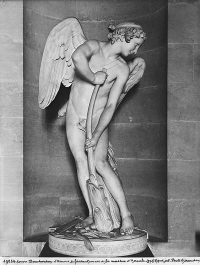 Amor vyřezával svůj luk z Herkulova klubu, 1747-50 (viz také 346092) (mramor) od Edmé Bouchardon