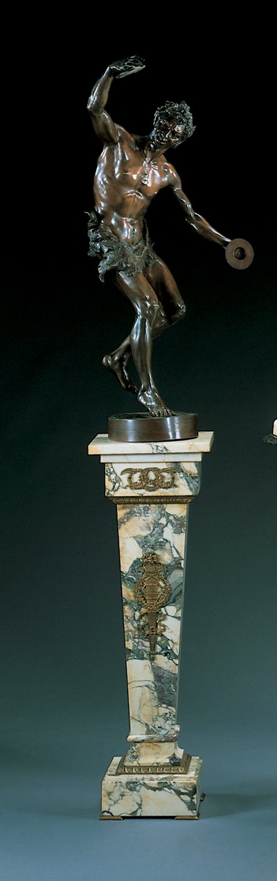 Odlito podle modelu od Goldscheidera, modelovaného jako tančící satyr hrající na činely od Edmund Klotz