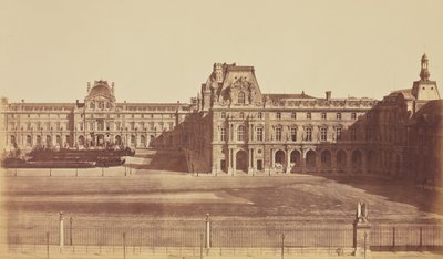 Cour Napoléon pohledem z Tuilerií, Louvre, Paříž od Édouard Baldus