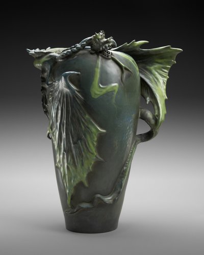"Dragon" váza, Riessner, Stellmacher & Kessel, c. 1900 (kamenina) od Edouard Stellmacher