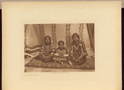 V chatě - Piegan od Edward S. Curtis