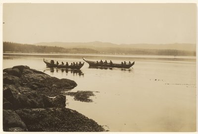 [Vojáci, mladí i staří, spustili své kánoe na vodu] od Edward S. Curtis