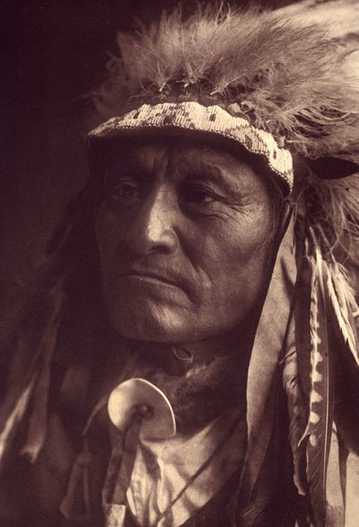 Crazy Thunder, Sioux Teton (Oglala nebo Ogalala) Fotografie ze 3. dílu encyklopedie Edwarda S. Curtise (1868-1952) o severoamerických indiánech, s předmluvou Theodora Roosevelta. V letech 1907 až 1930 vyšlo 20 svazků. od Edward Sheriff Curtis