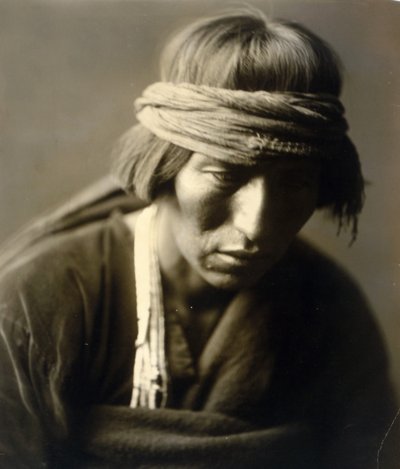 Hastobiga, Navaho Medicine Man od Edward Sheriff Curtis