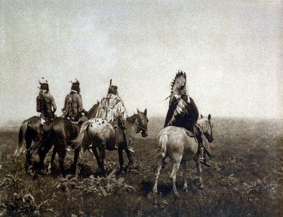 Indiánský válečník (The Apsaroke) na koni v pláni od Edward Sheriff Curtis