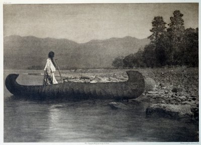 Indiáni z Ameriky: Indián na kanoe lodi v jezeře Southern Flathead, Montana od Edward Sheriff Curtis
