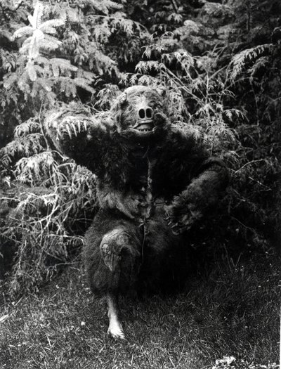 Nane-Qagyuhl, indiánský kostým od Edward Sheriff Curtis