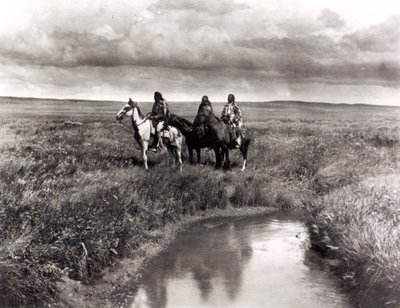 Tři náčelníci amerických indiánů, cca 1900 (hlubotisk) (černobílá fotografie) od Edward Sheriff Curtis