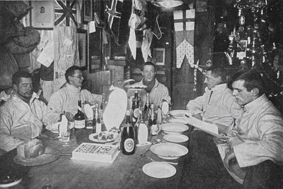 Večeře ke slunovratu, 22. června 1912 (černobílá fotografie) od Edward W. Nelson