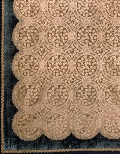 Velká Syringa, vyrobená společností Warner & Ramin, navržená v roce 1875 (hedvábný damašek) od Edward William Godwin