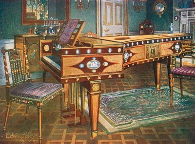 Dekorativní nábytek z konce 18. století. Pianoforte vykládané saténovým dřevem a mahagonem s plaketami Wedgwood, držáky Ormolu, panelem a hvězdami, které Manuel Godoy předal španělské královně v roce 1796. od Edwin John Foley
