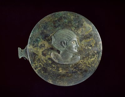 Litý bronzový zrcadlový kryt s helénistickou bustou ženy v reliéfu, 100 př. n. l. - 100 n. l. (litý bronz s vroubkovaným zdobením) od Egyptian