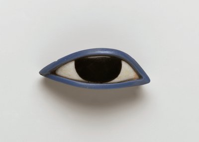 Pravé oko z antropoidní rakve (obsidián, krystalické a modré sklo) od Egyptian