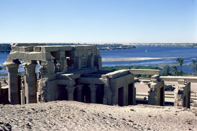 Pohled na římský a ptolemaiovský dvojitý chrám Sobeka a Haroeris na Nilu od Egyptian
