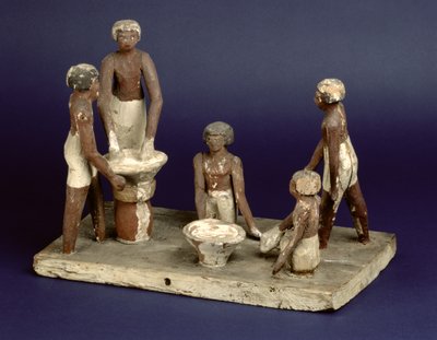 Model pěti mužů vařících pivo, z Beni Hasan, Říše středu, cca 2035-1668 př. n. l. (lakované dřevo) od Egyptian 11th Dynasty