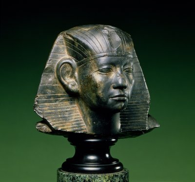 Hlava krále Amenemhata III., z Asuánu, Střední říše, 1842-1797 př. n. l. (tmavý fosilní vápenec) od Egyptian 12th Dynasty