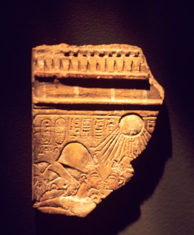 Úlomek reliéfu Achenat & Nefertiti od Egyptian 18th Dynasty