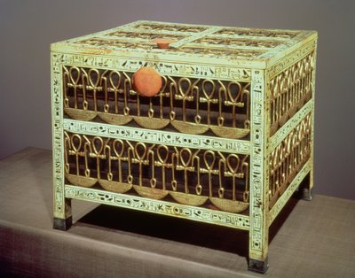Pokladna z pokladnice hrobky Tutanchamona (asi 1370-52 př.nl) Nová říše (dřevo a slonovina s aplikovaným zlatem a stříbrem) od Egyptian 18th Dynasty