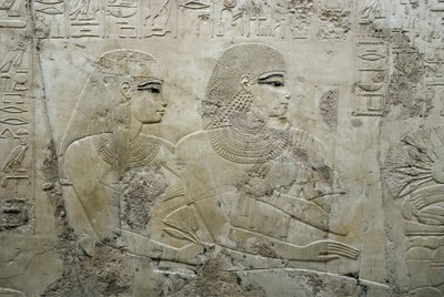 Egyptská antika: reliéf představující hosty pohřební hostiny - Hrobka vezíra Ramose (18. dynastie) - Luxor, Théby, Hrobka šlechticů Egypt - Egyptská civilizace: Vítězná hrobka (18. století): basreliéf znázorňující hosty pohřební hostiny, z hrobky šlechticů od Egyptian 18th Dynasty