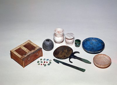 Předměty odstraněné z hrobky egyptské dámy, ze skupiny hrobek 1723, ze Sidmant el-Gebel, Nová říše od Egyptian 18th Dynasty