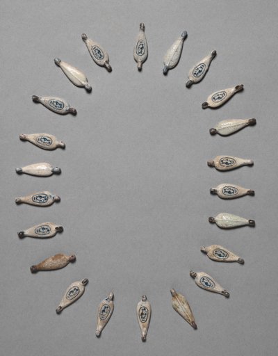 Korálky ve tvaru okvětních lístků, cca 1391-1353 př.nl od Egyptian 18th Dynasty
